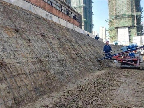 海勃湾建筑边坡支护